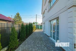 Дом 262м&sup2;, 3-этажный, участок 4 сот.  