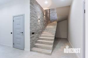 Дом 241м², 2-этажный, участок 6 сот.  