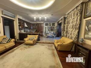 Дом 176м², 2-этажный, участок 1 сот.  