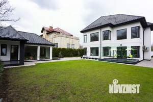 Дом 260м², 2-этажный, участок 10 сот.  