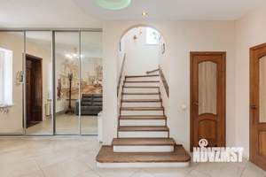 Дом 227м&sup2;, 3-этажный, участок 6 сот.  