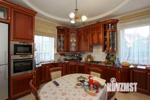 Таунхаус 385м², 4-этажный, участок 5 сот.  