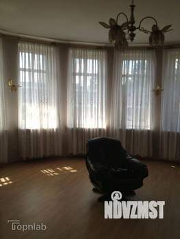 Дом 880м², 3-этажный, участок 14 сот.  