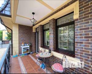 Дом 489м&sup2;, 3-этажный, участок 6 сот.  