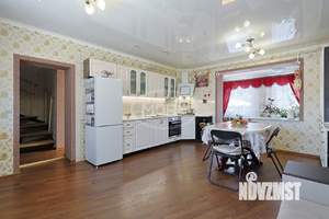 Дом 252м&sup2;, 4-этажный, участок 11 сот.  