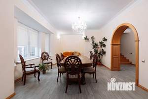 Дом 348м&sup2;, 3-этажный, участок 6 сот.  