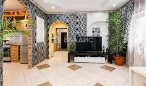 Дом 180м&sup2;, 3-этажный, участок 6 сот.  