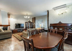 Дом 220м², 3-этажный, участок 6 сот.  