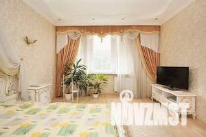 Дом 387м&sup2;, 3-этажный, участок 6 сот.  