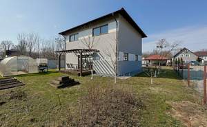 Дом 184м&sup2;, 2-этажный, участок 9 сот.  