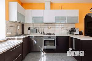 Дом 227м&sup2;, 3-этажный, участок 6 сот.  