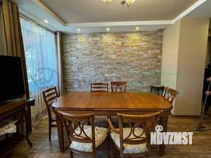 Дом 290м², 3-этажный, участок 16 сот.  