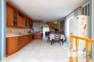 Дом 320м&sup2;, 3-этажный, участок 6 сот.  