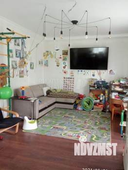 Дом 180м&sup2;, 2-этажный, участок 10 сот.  