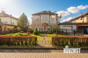 Дом 300м&sup2;, 2-этажный, участок 6 сот.  