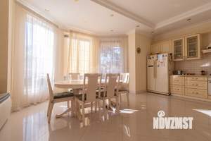 Дом 315м², 3-этажный, участок 10 сот.  