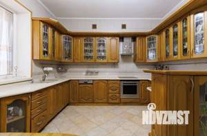 Дом 250м², 3-этажный, участок 6 сот.  