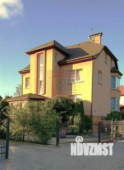 Дом 500м&sup2;, 3-этажный, участок 14 сот.  