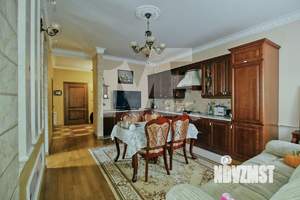 Дом 240м², 3-этажный, участок 6 сот.  