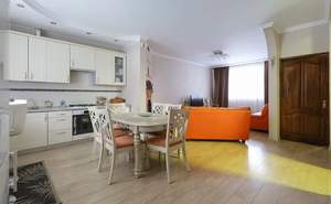 Дом 220м², 2-этажный, участок 6 сот.  