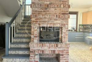 Дом 160м&sup2;, 2-этажный, участок 4 сот.  