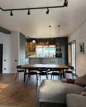 Дом 212м&sup2;, 2-этажный, участок 6 сот.  