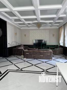 Дом 360м², 2-этажный, участок 8 сот.  