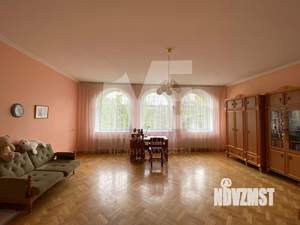 Коттедж 454м², 3-этажный, участок 10 сот.  