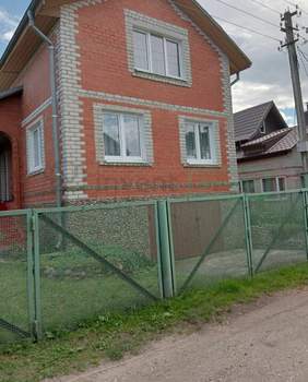 Дом 180м&sup2;, 3-этажный, участок 8 сот.  