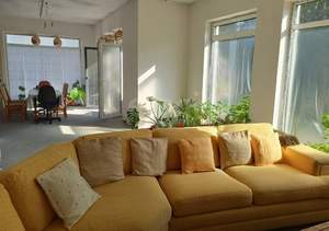 Дом 200м&sup2;, 2-этажный, участок 5 сот.  