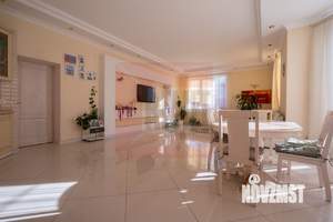 Дом 315м², 2-этажный, участок 10 сот.  