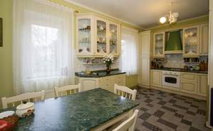 Дом 299м&sup2;, 3-этажный, участок 6 сот.  