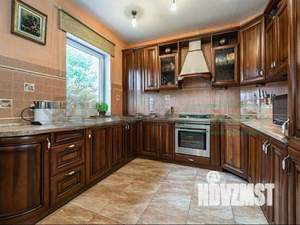 Дом 220м², 2-этажный, участок 6 сот.  