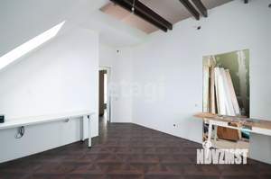 Дом 214м&sup2;, 3-этажный, участок 6 сот.  