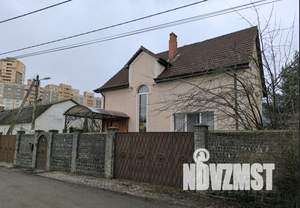 Дом 288м², 3-этажный, участок 8 сот.  