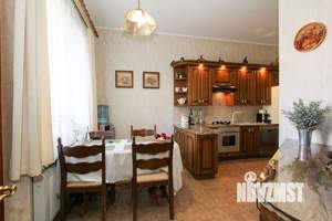 Дом 410м², 3-этажный, участок 10 сот.  