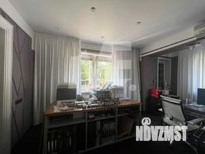 Дом 340м², 3-этажный, участок 10 сот.  