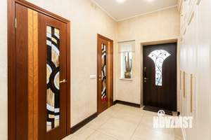 Дом 300м², 2-этажный, участок 6 сот.  