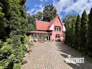 Дом 262м², 2-этажный, участок 20 сот.  