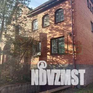Дом 290м², 3-этажный, участок 16 сот.  