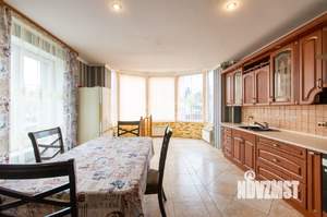 Дом 320м&sup2;, 3-этажный, участок 6 сот.  