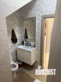 Дом 180м&sup2;, 2-этажный, участок 7 сот.  