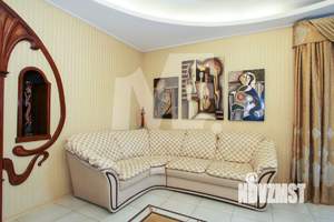 Дом 350м², 3-этажный, участок 11 сот.  