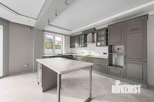 Дом 332м&sup2;, 3-этажный, участок 6 сот.  