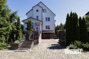 Дом 320м&sup2;, 3-этажный, участок 12 сот.  