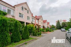 Таунхаус 470м², 3-этажный, участок 3 сот.  