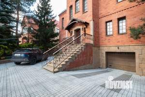 Дом 519м&sup2;, 3-этажный, участок 7 сот.  