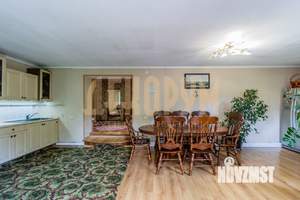 Дом 219м², 2-этажный, участок 14 сот.  