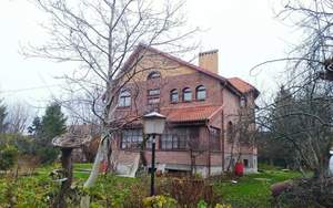 Дом 369м², 3-этажный, участок 12 сот.  
