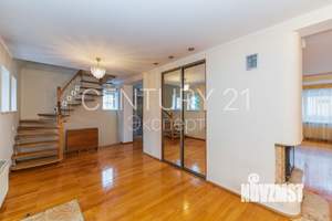 Дом 316м², 3-этажный, участок 11 сот.  